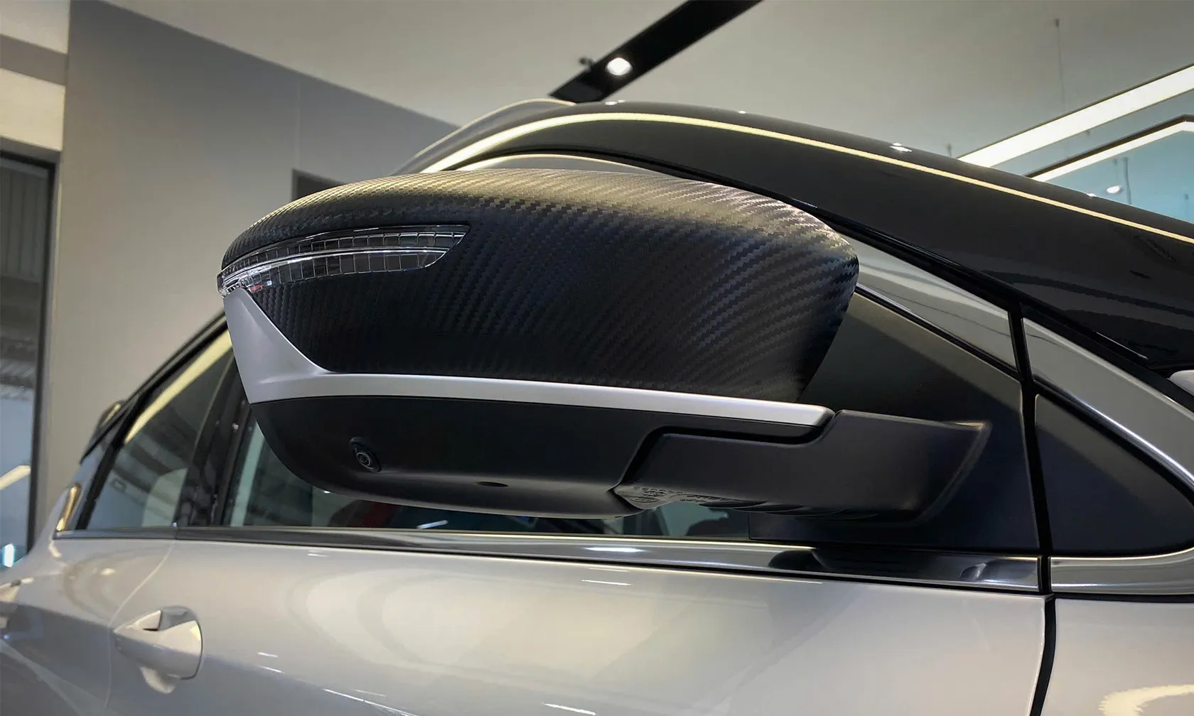 Gương chiếu hậu trên mẫu xe B-SUV được thiết kế hài hòa giữa thẩm mỹ và công năng, đảm bảo tầm nhìn an toàn và tối ưu tính khí động học